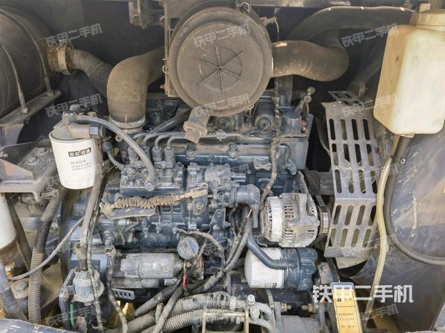 發(fā)動(dòng)機(jī)室（上車部件）