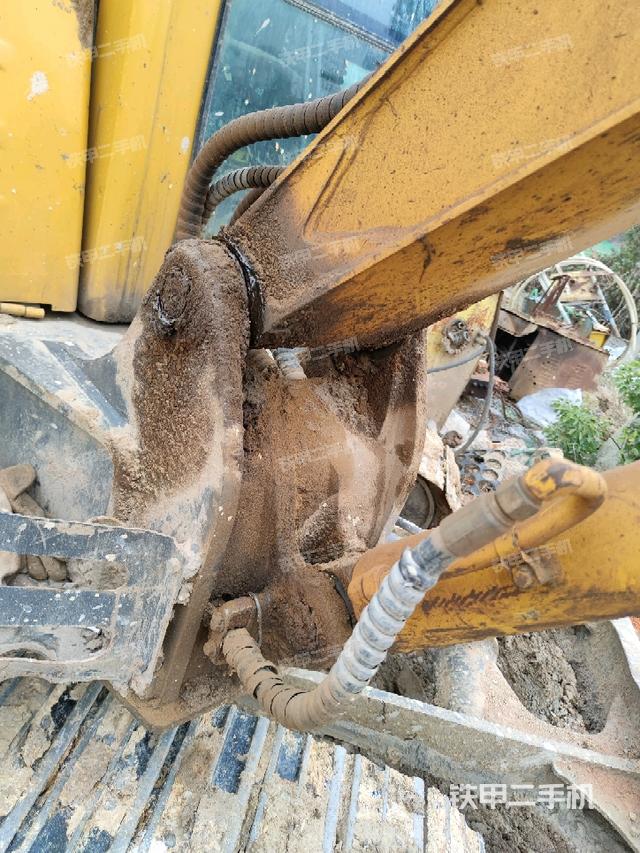 大臂根部?斜（工作和回轉(zhuǎn)裝置）