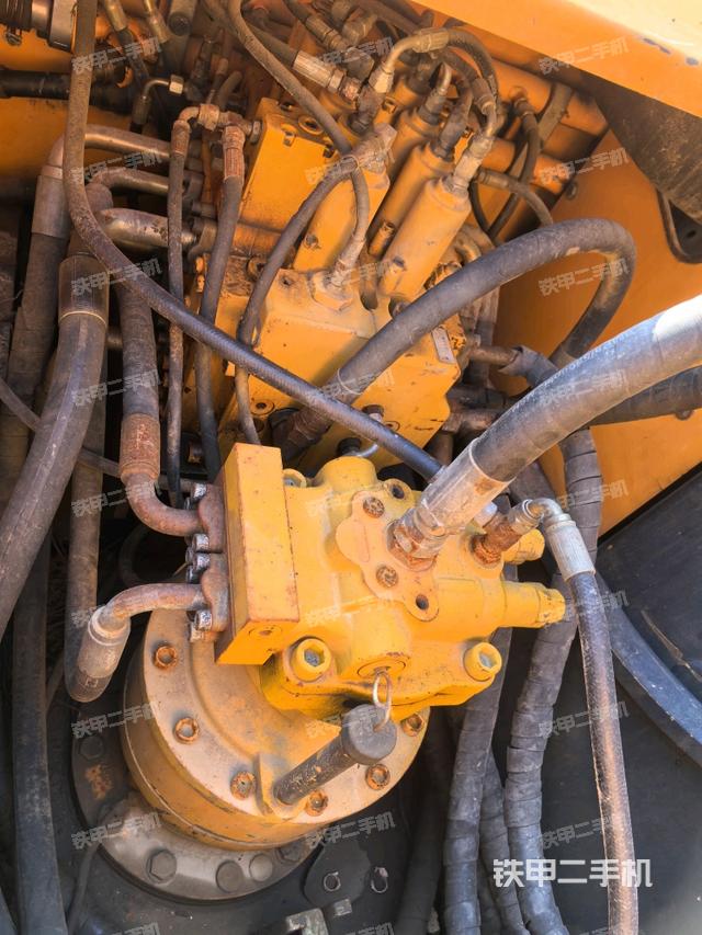 回轉馬達和主控閥（整機外觀）