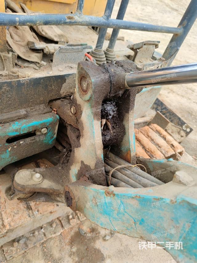 大臂根部?斜（工作和回轉(zhuǎn)裝置）