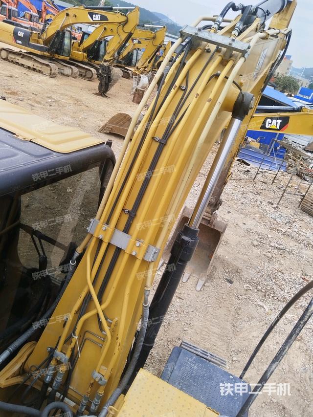 大臂背部俯視(工作和回轉裝置) 大臂背部俯視(工作和回轉裝置)