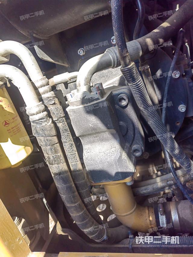 液壓泵艙室正面整體(整機(jī)外觀) 液壓泵艙室正面整體(整機(jī)外觀)