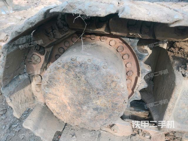 右驅(qū)動輪（行走機構(gòu)）