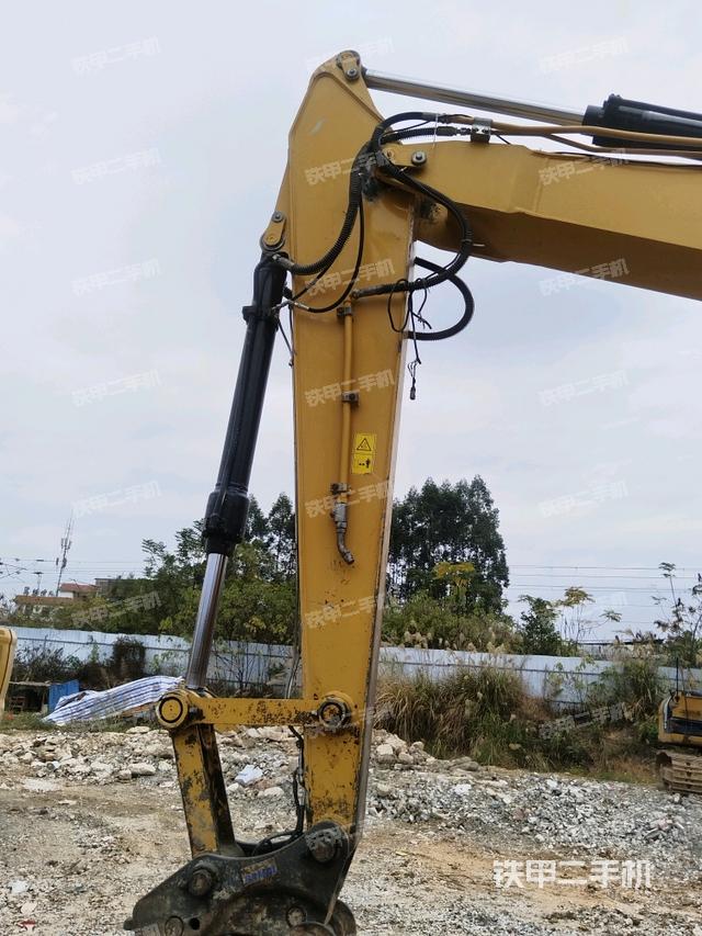 小臂整體右前(工作和回轉裝置) 小臂整體右前(工作和回轉裝置)