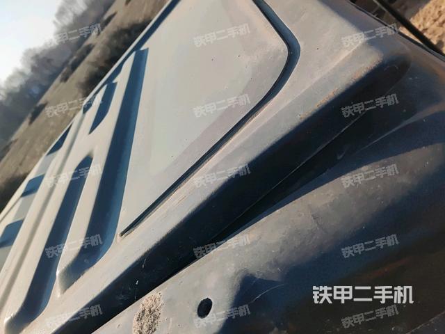 駕駛室頂部(整機外觀) 駕駛室頂部(整機外觀)