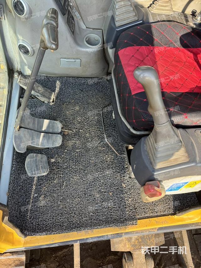 駕駛室頂部（整機(jī)外觀）