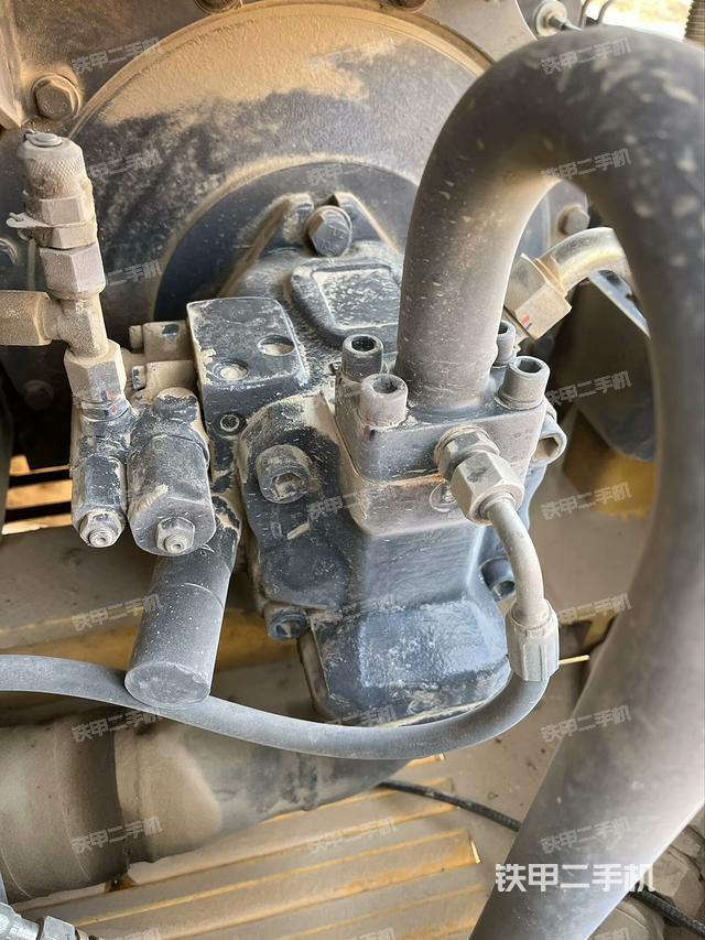 液壓泵艙室正面整體(整機(jī)外觀) 液壓泵艙室正面整體(整機(jī)外觀)