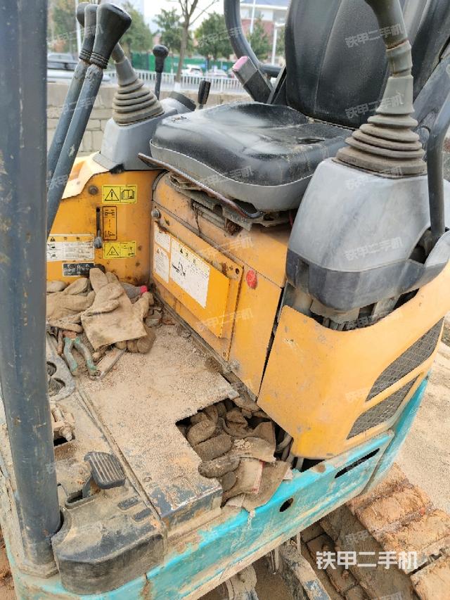 后窗玻璃角標(biāo)（駕駛室部分）