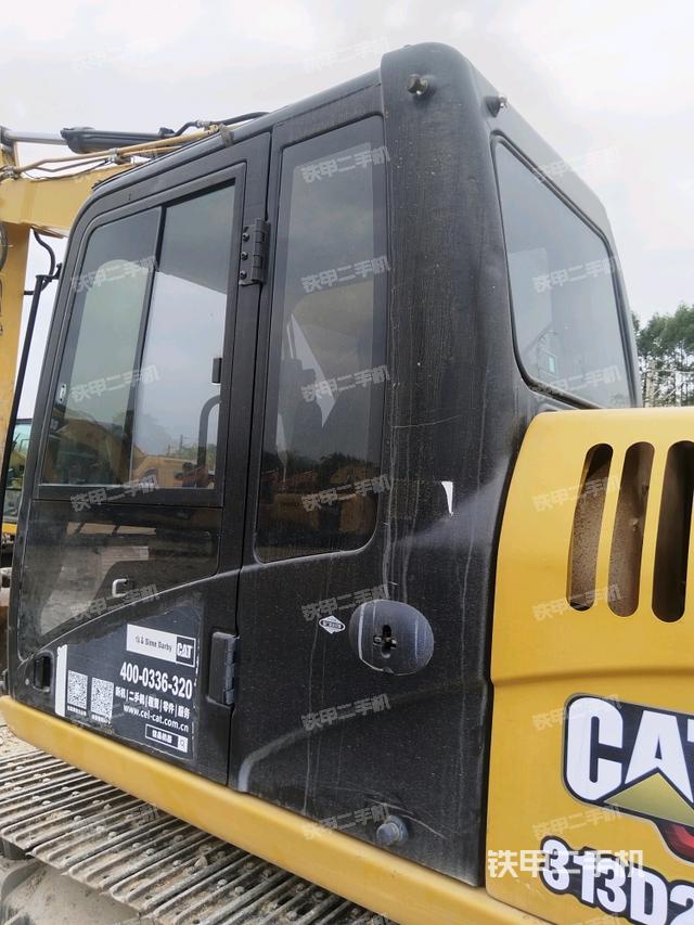 駕駛室左后45度(駕駛室部分) 駕駛室左后45度(駕駛室部分)