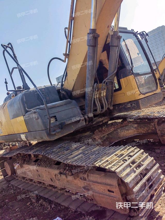 大臂油缸整體?豎拍（工作和回轉(zhuǎn)裝置）