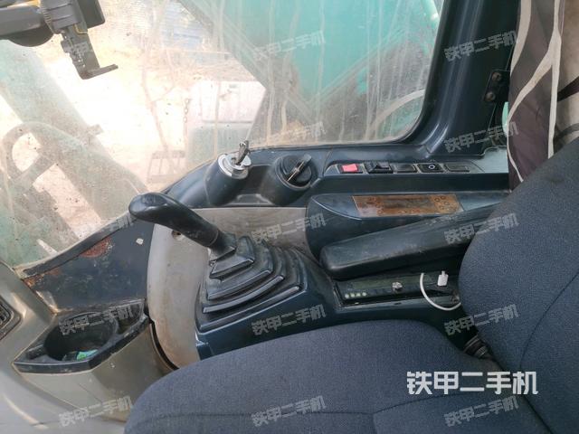 座椅右側(cè)控制臺/鑰匙門/油門/含右手柄（駕駛室部分）