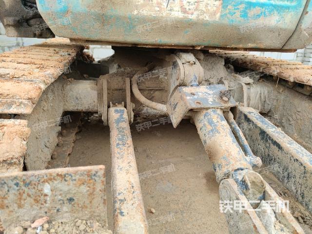 轉(zhuǎn)盤和下車架正前（工作和回轉(zhuǎn)裝置）