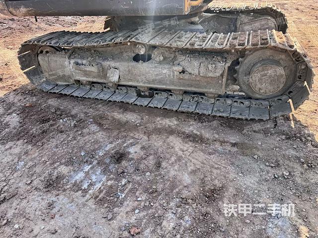 右側(cè)履帶整體?(行走機(jī)構(gòu)) 右側(cè)履帶整體?(行走機(jī)構(gòu))