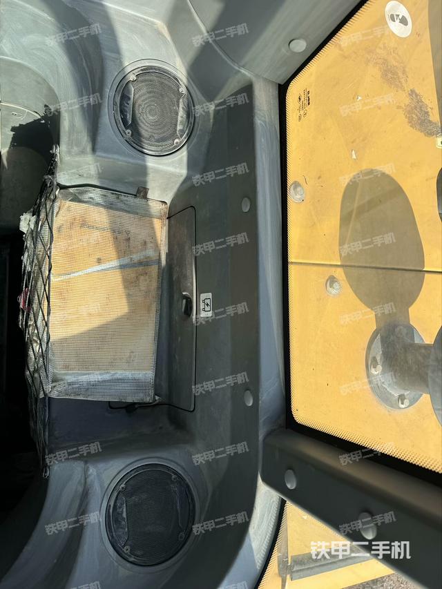 后窗玻璃角標（駕駛室部分）