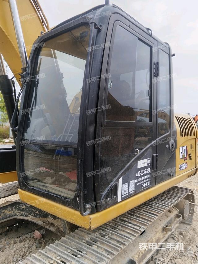 駕駛室左前45度(駕駛室部分) 駕駛室左前45度(駕駛室部分)