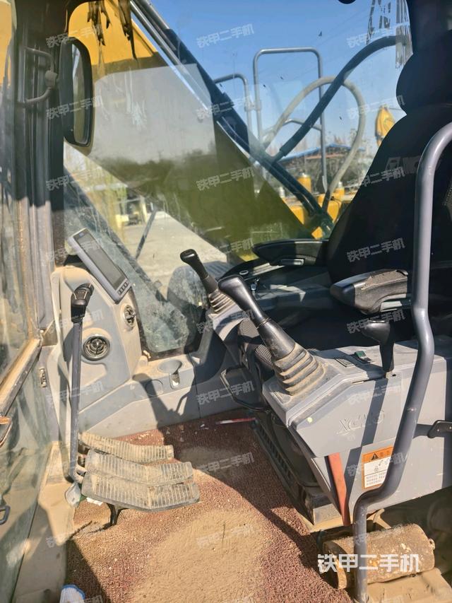 駕駛室左前45度（駕駛室部分）