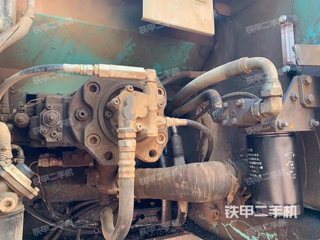 液壓泵艙室正面整體(整機(jī)外觀) 液壓泵艙室正面整體(整機(jī)外觀)