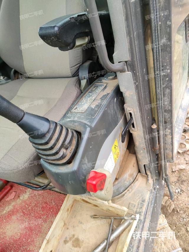 座椅左側(cè)控制臺(tái)/音響/含左手柄（駕駛室部分）