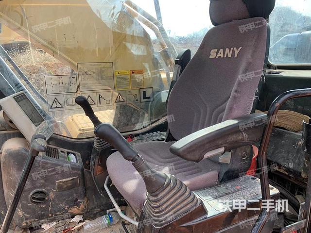 駕駛室整體（整機(jī)外觀）