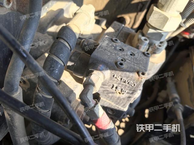 液壓泵艙室正面整體(整機(jī)外觀) 液壓泵艙室正面整體(整機(jī)外觀)