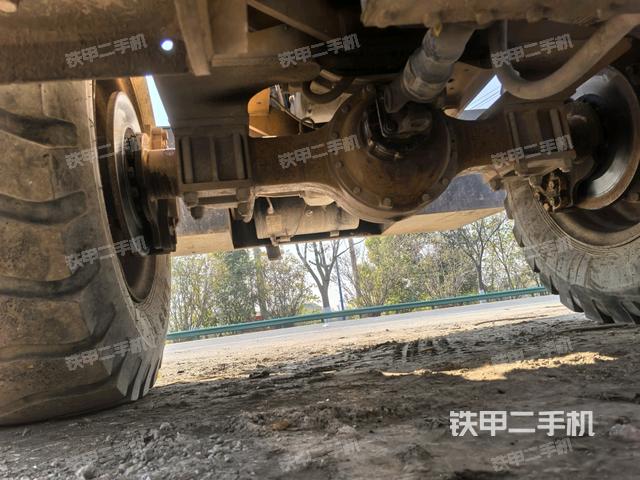 后驅(qū)動(dòng)橋(液壓/傳動(dòng)系統(tǒng)) 后驅(qū)動(dòng)橋(液壓/傳動(dòng)系統(tǒng))