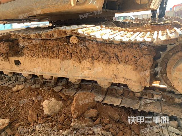 單側(cè)履帶整體(整機(jī)外觀) 單側(cè)履帶整體(整機(jī)外觀)