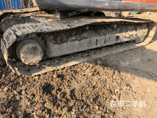 單側(cè)履帶整體(整機(jī)外觀) 單側(cè)履帶整體(整機(jī)外觀)