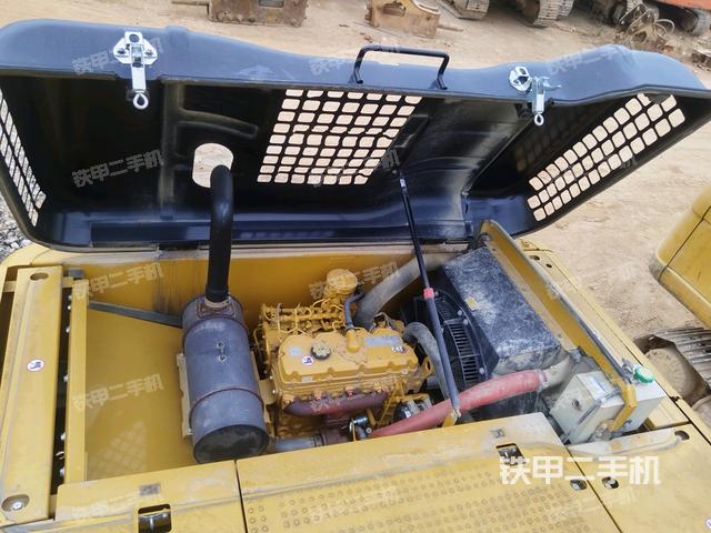 發(fā)動(dòng)機(jī)室（上車部件）