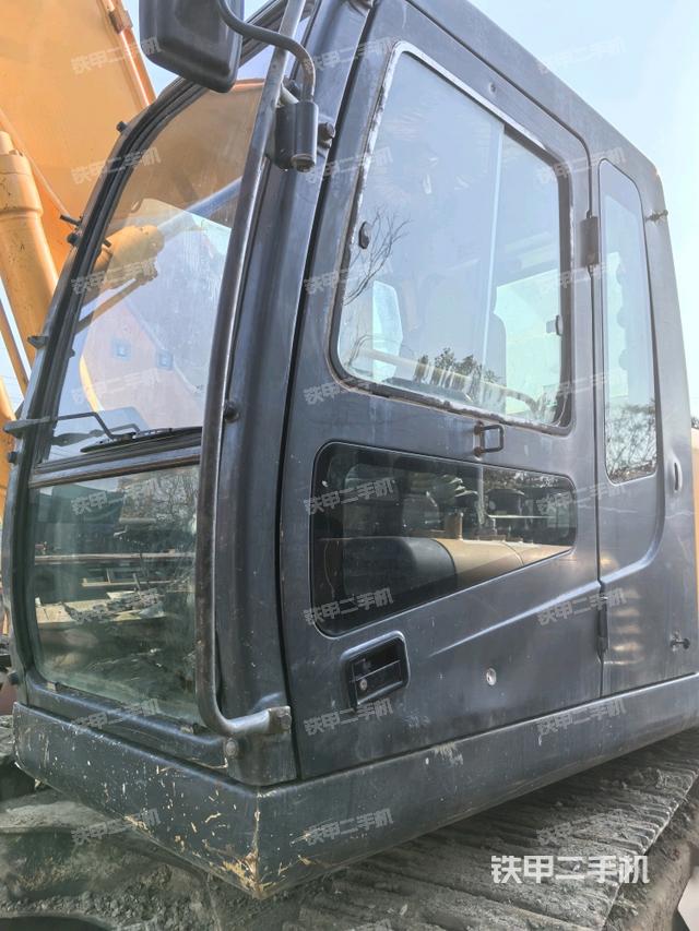 駕駛室整體（整機外觀）