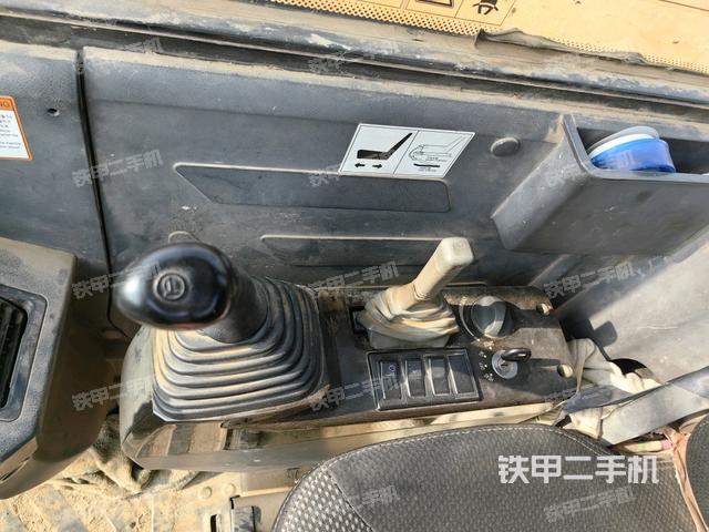 座椅左側控制臺/音響/含左手柄（駕駛室部分）