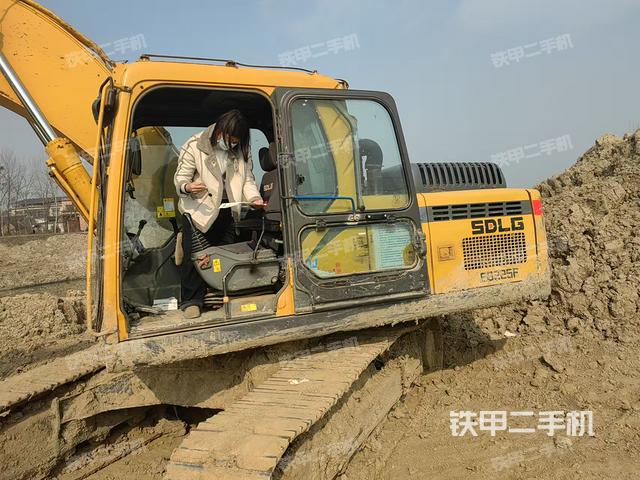 駕駛室整體（整機外觀）