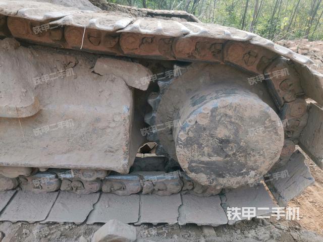 左驅(qū)動輪（行走機構(gòu)）