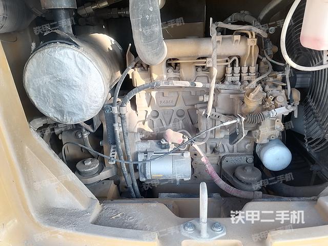 液壓泵艙室正面整體（整機(jī)外觀）