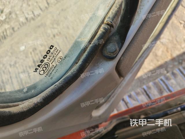 左后方玻璃角標(biāo)(駕駛室部分) 左后方玻璃角標(biāo)(駕駛室部分)