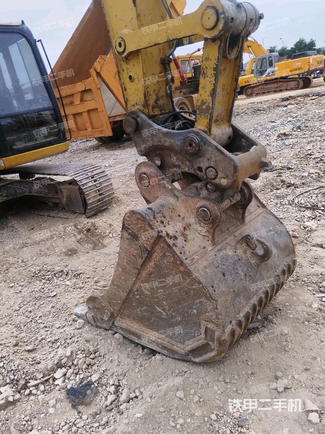 鏟斗右后整體(工作和回轉裝置) 鏟斗右后整體(工作和回轉裝置)