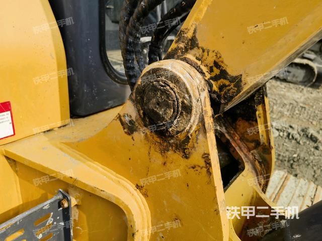 大臂根部?斜（工作和回轉(zhuǎn)裝置）