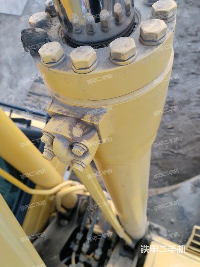 大臂油缸整體?豎拍（工作和回轉(zhuǎn)裝置）