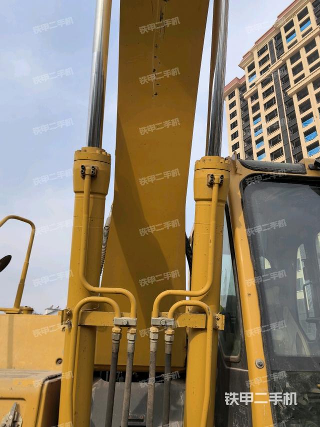 大臂油缸整體?豎拍（工作和回轉(zhuǎn)裝置）