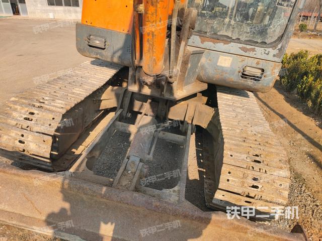 轉(zhuǎn)盤和下車架正前(工作和回轉(zhuǎn)裝置) 轉(zhuǎn)盤和下車架正前(工作和回轉(zhuǎn)裝置)