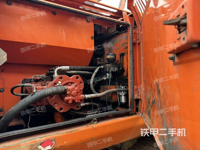 液壓泵艙室正面整體（整機(jī)外觀）