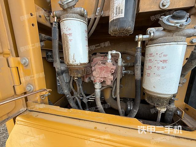 液壓泵艙室正面整體（整機(jī)外觀）