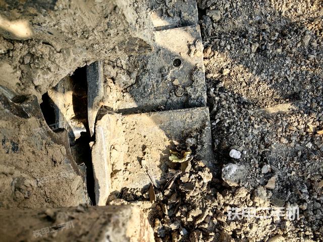 右驅(qū)動(dòng)輪（行走機(jī)構(gòu)）