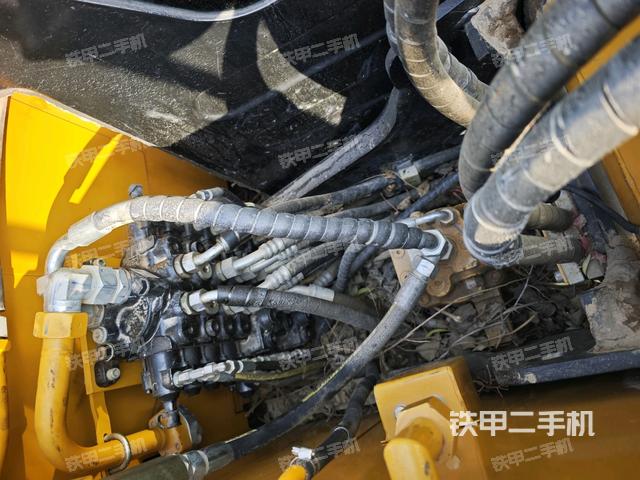 回轉馬達和主控閥（整機外觀）