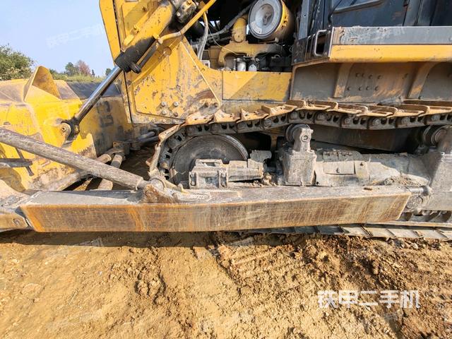 右引導(dǎo)輪（推土機底盤及工作裝置）