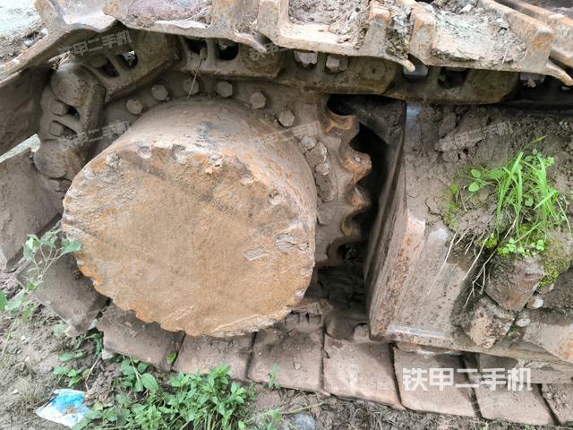 左驅(qū)動輪（行走機(jī)構(gòu)）