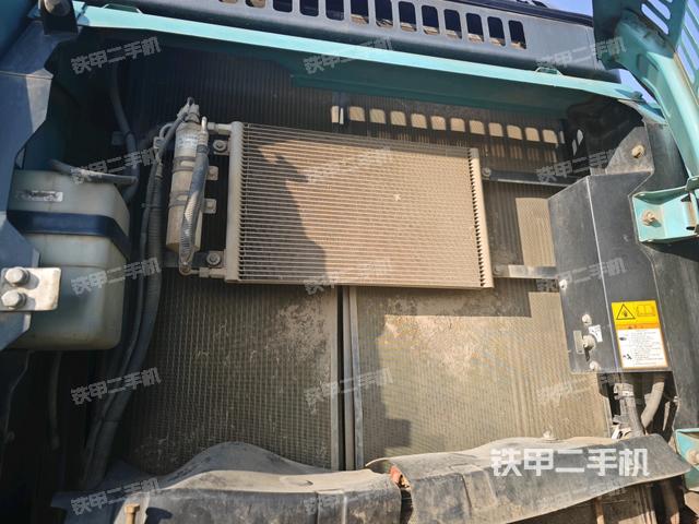 散熱器正面(大件艙室) 散熱器正面(大件艙室)