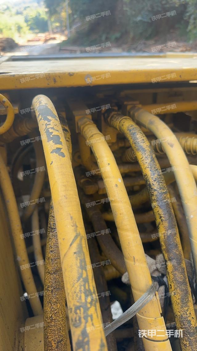 液壓泵艙室正面整體(整機(jī)外觀) 液壓泵艙室正面整體(整機(jī)外觀)