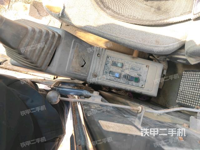 座椅右側控制臺/鑰匙門/油門/含右手柄(駕駛室部分) 座椅右側控制臺/鑰匙門/油門/含右手柄(駕駛室部分)