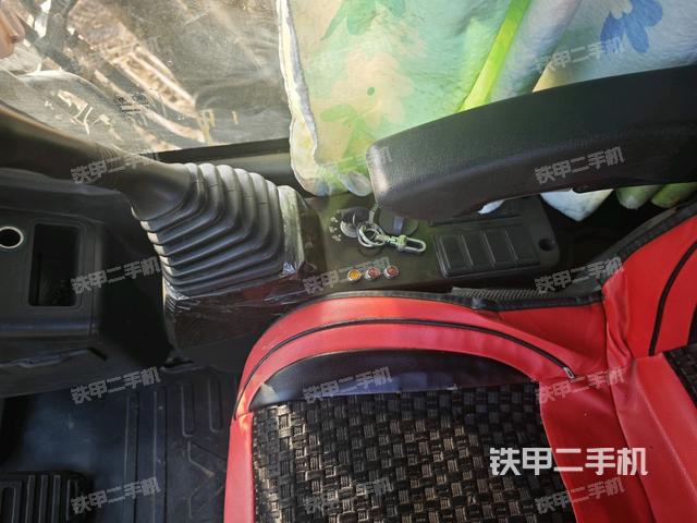 座椅左側(cè)控制臺(tái)/音響/含左手柄（駕駛室部分）