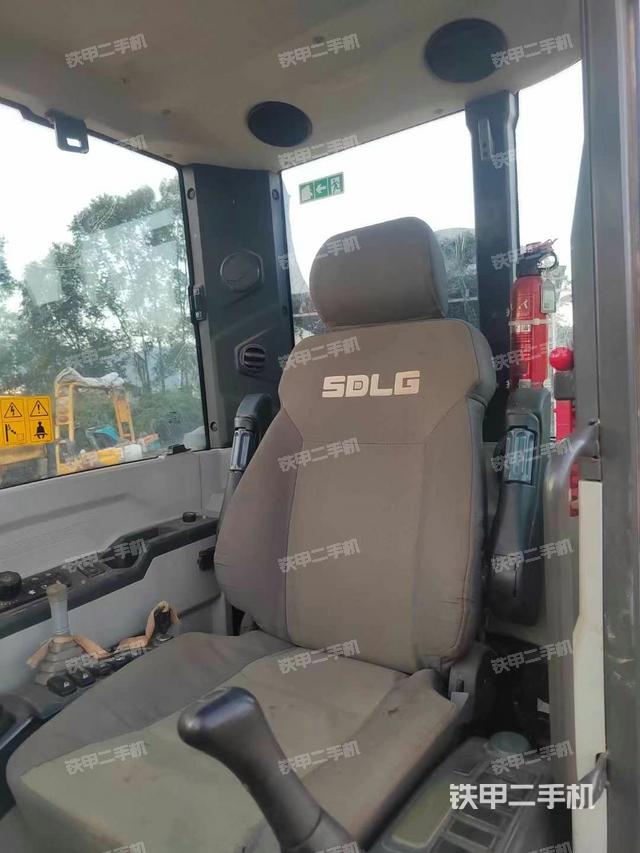 駕駛室整體（整機(jī)外觀）